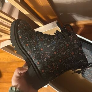 Combat boots floral